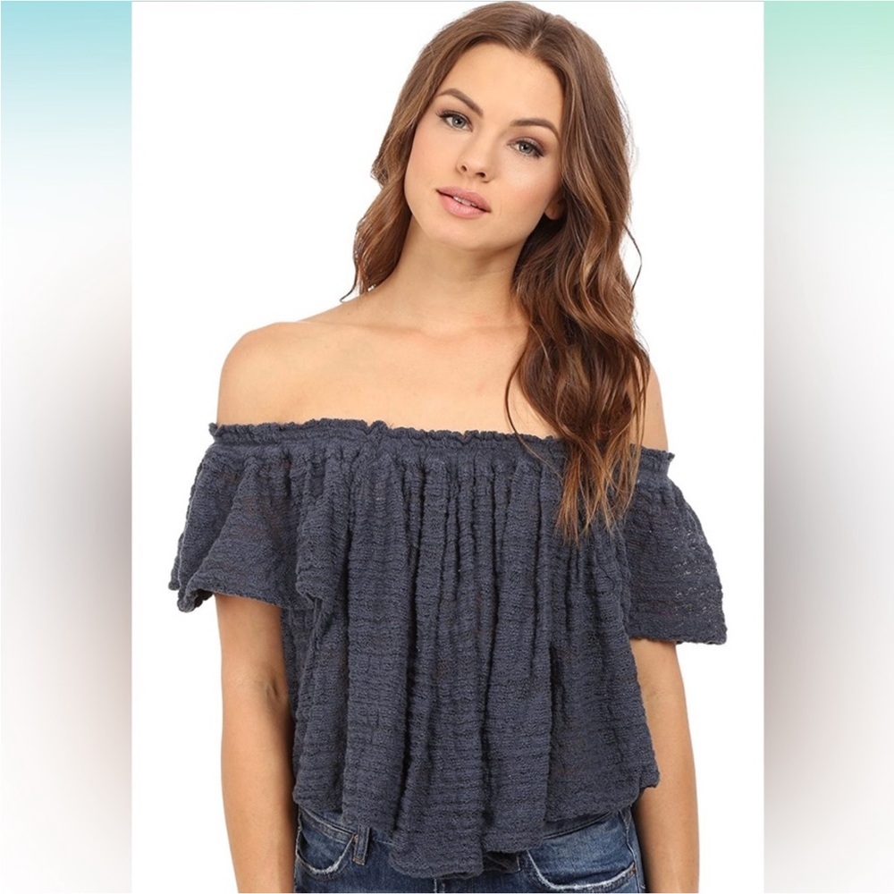 Free People thrills and frill of the shoulder top❤️❤️❤️❤️